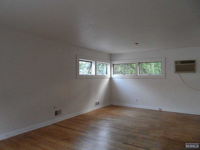 2nd image of 50 Grove Ave