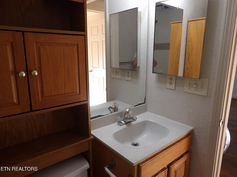 332 Cleveland St — Photo 14