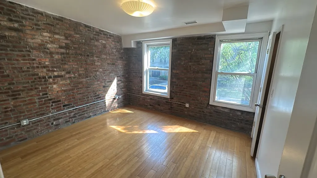 3 bed, 925 sqft, $2,750 — Photo 3
