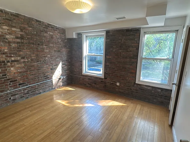 164 University Ave #1 — Photo 3