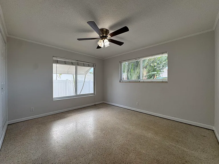 924 SE 8th Ct — Photo 13