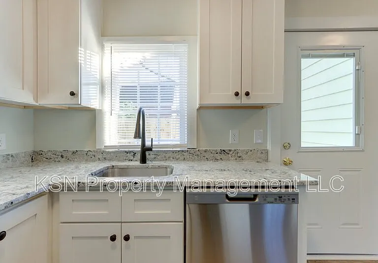 543 E Harris St — Photo 21