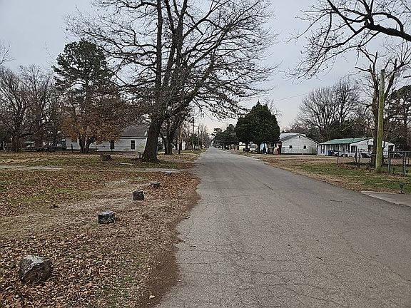 4th image of 902 N Decatur St