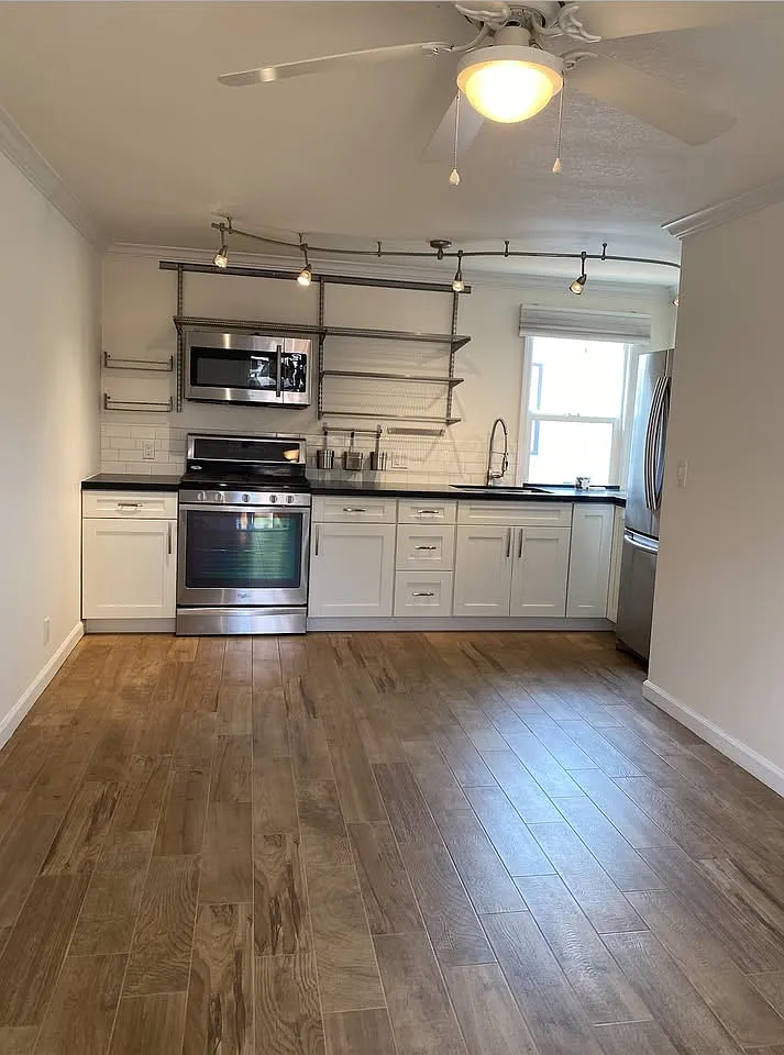 1 bed, 400 sqft, $2,300 — Photo 1