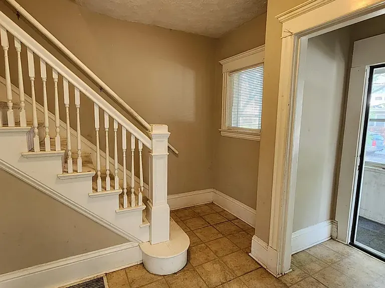 2823 Bryant Ave N — Photo 9