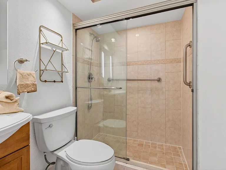 6105 Via Laguna Ln — Photo 46