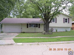 3512 SW 30th St, Topeka, KS 66614