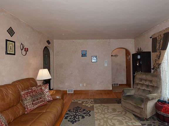 5th image of 205 S Greenfield Ave