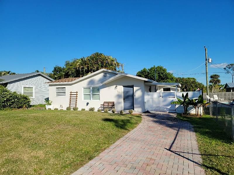 1st image of 2765 SW Feroe Ave