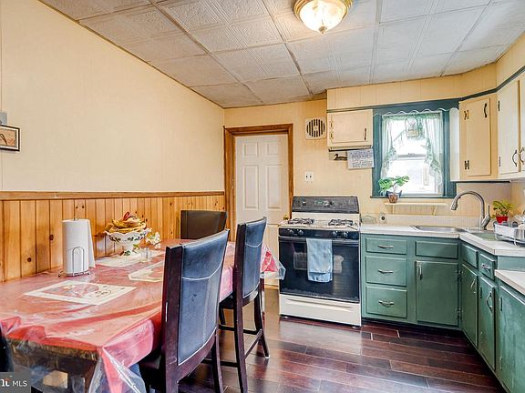 4th image of 1823 Walnut Ave