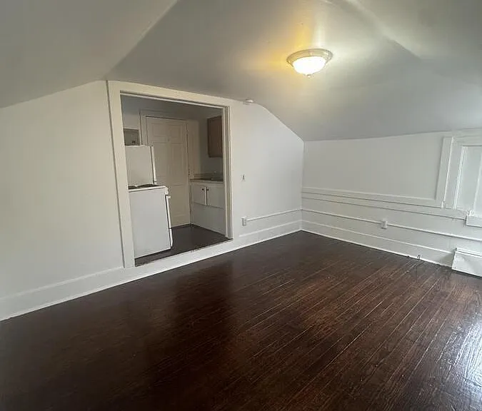 208 N Hamilton St #8 — Photo 10