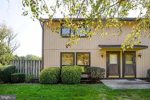 550 West Ct Photo 1