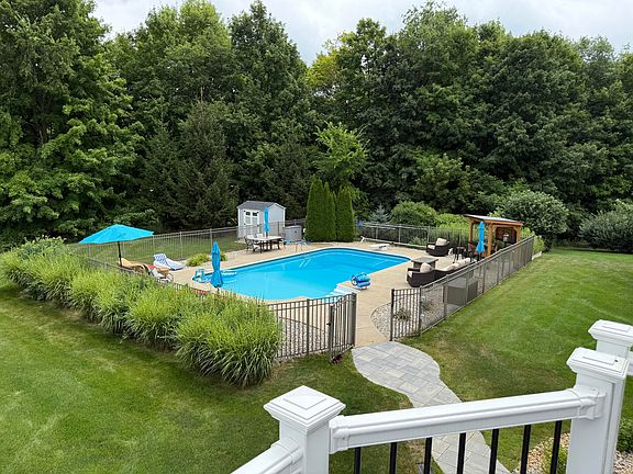 4th image of 8700 Olde Meadow Dr NE