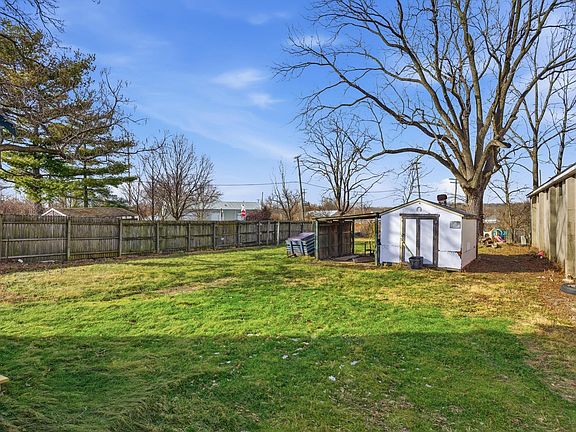 5th image of 2210 Larch St