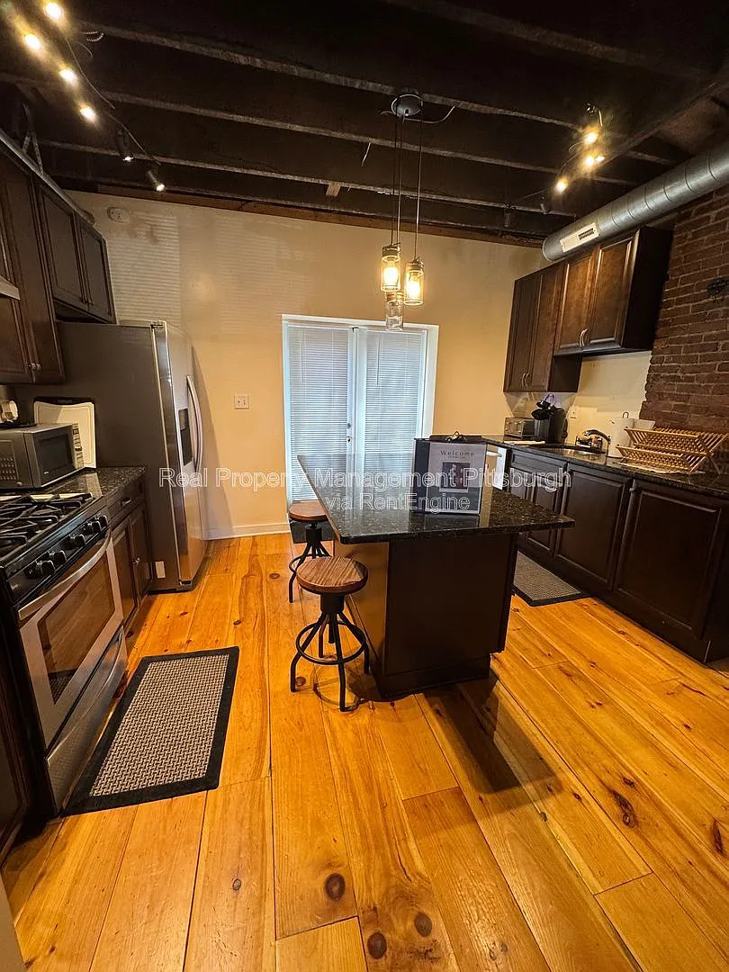 2 bed, 1.5 bath, 1224 sqft, $1,690 — Photo 4