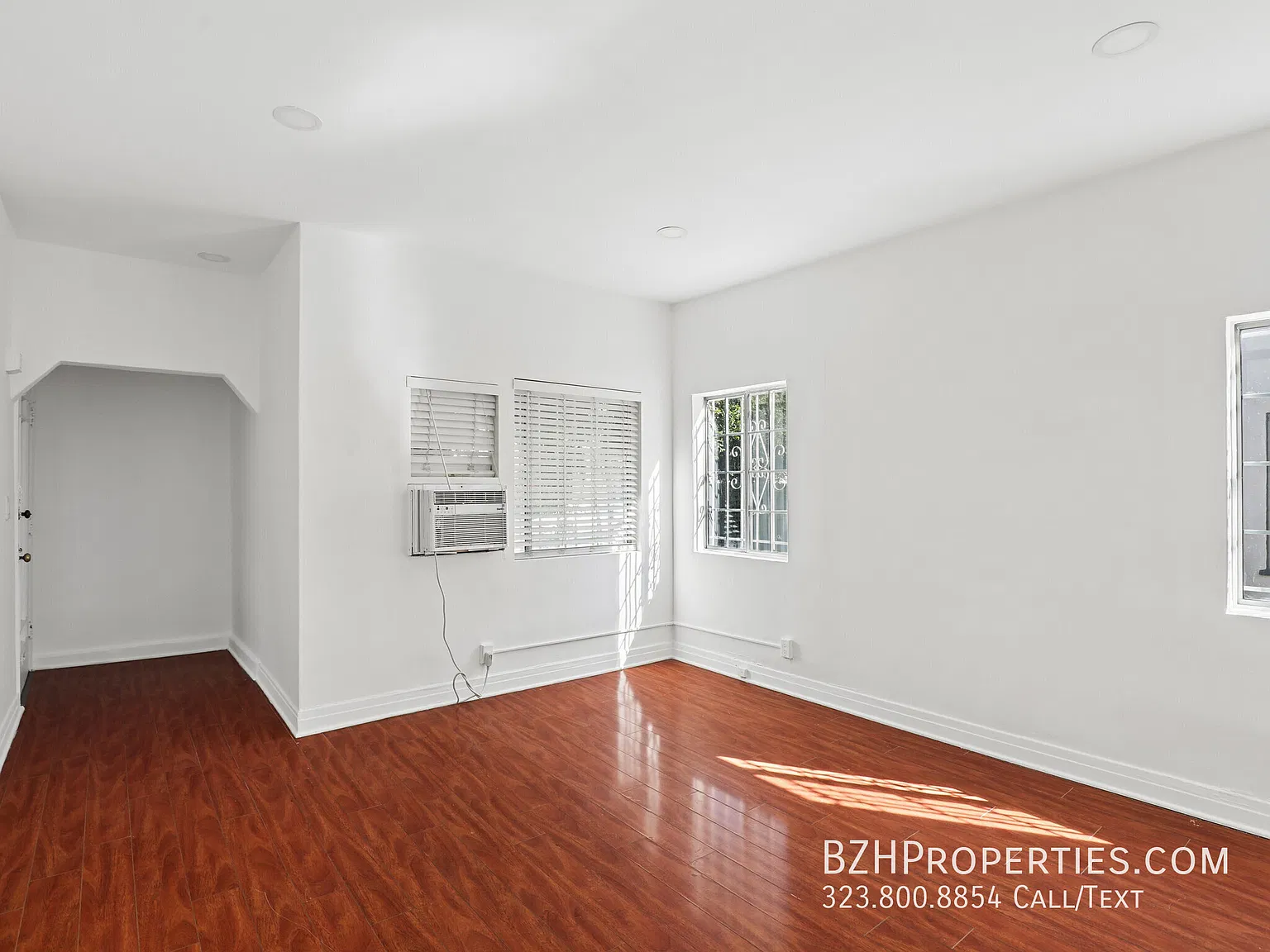 2 Bed 2 Bath with In-Unit Laundry and 2 Parking Spaces — Photo 3