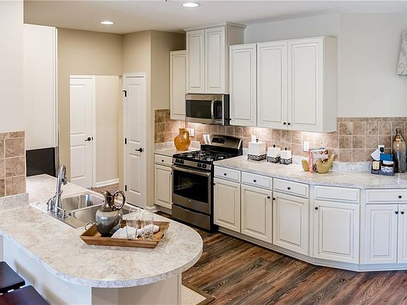 3rd image of 327 Mershon Way