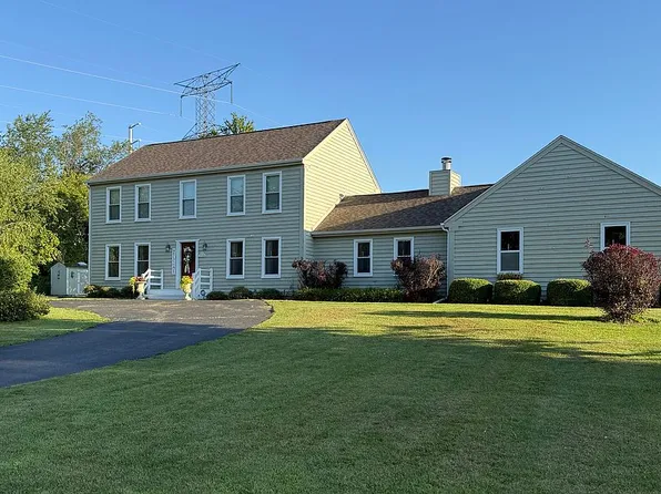 8772 Grove Hill Rd, Rockford, IL 61107