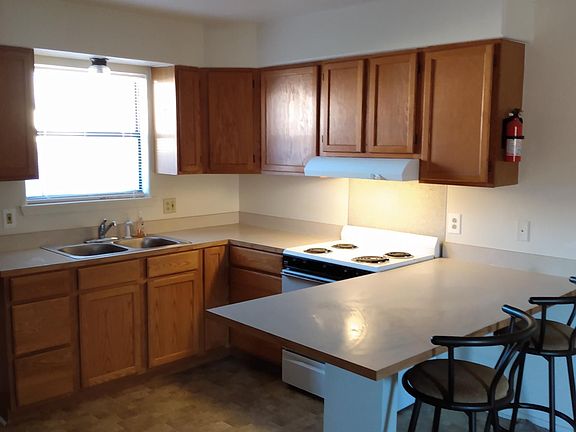4th image of 215 S Avenue E APT A