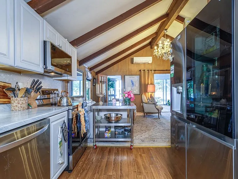 8 Frost Rd — Photo 5