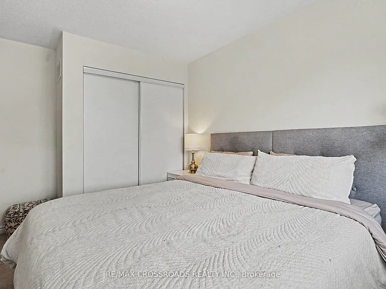 17 Eaton Park Ln #15 — Photo 10