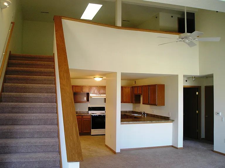 Commonwealth Village Apartments — Photo 10