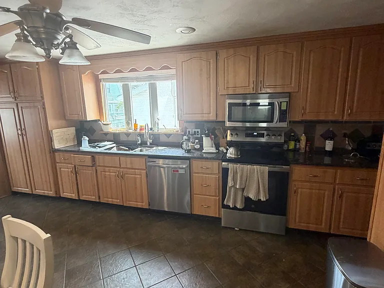 27-29 Minnesota Ave #2 — Photo 3