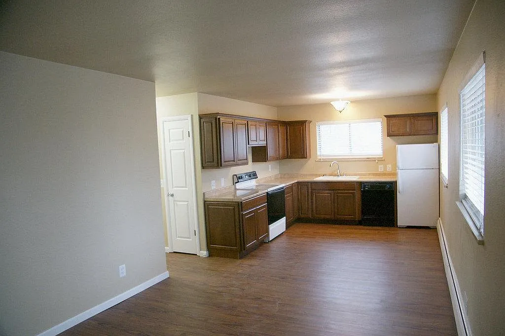 730 Concord Ave — Photo 2