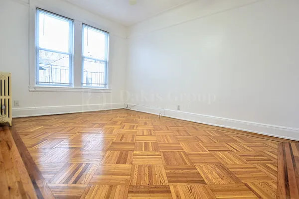 Rented by Dakis Group LLC | media 9