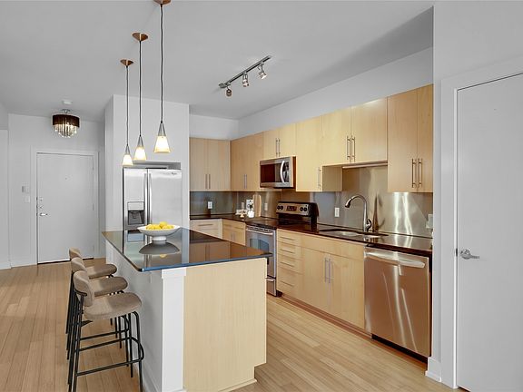 3rd image of 4333 Gilbert Ave APT 215