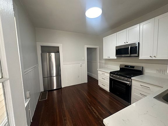 2nd image of 34-42 Abbey St #34