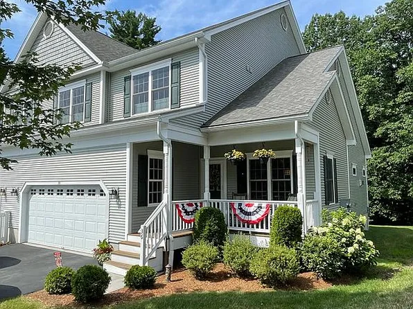 36 Dunbar Dr, Essex Junction, VT 05452