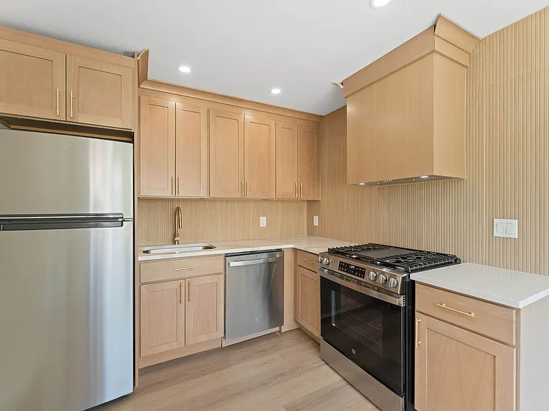 607 W Madison Ave — Photo 1