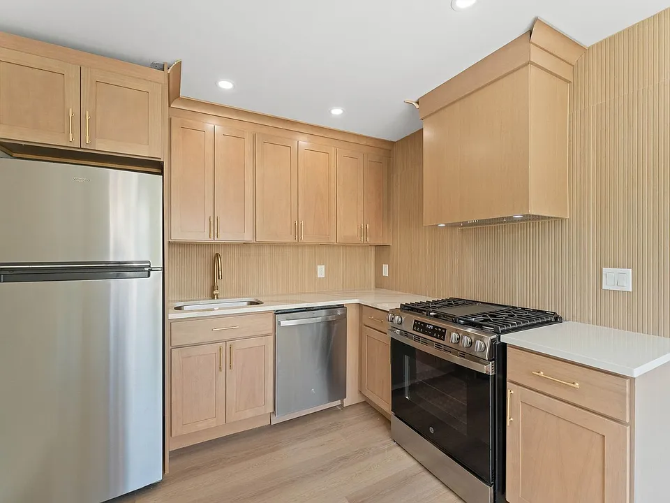 607 W Madison Ave