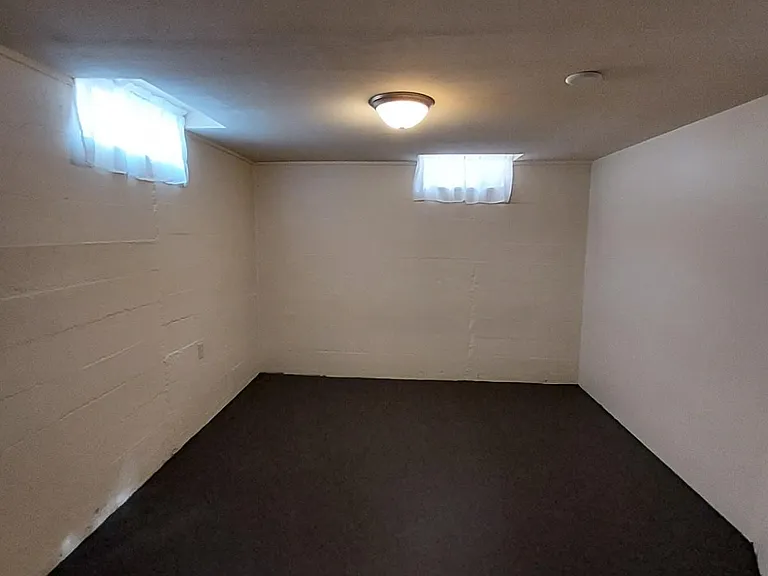 319 N Clayton Ave — Photo 15