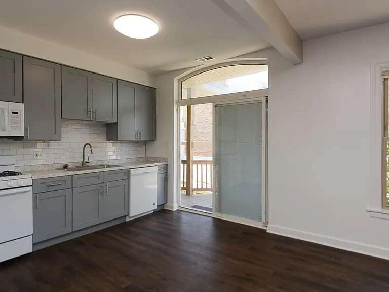 5208 N Sawyer Ave #3 — Photo 4