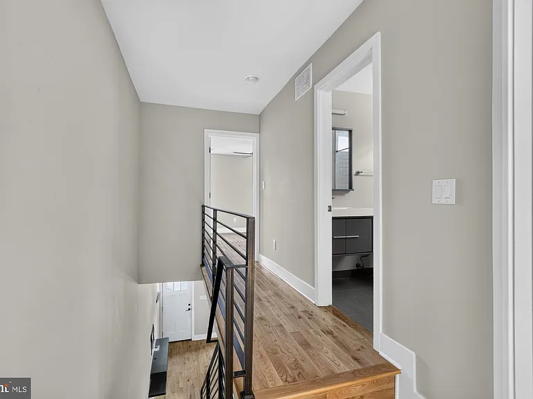 2336 W Thompson St — Photo 15
