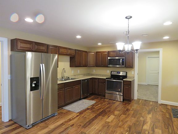 5th image of 105 Glen Meadows Dr