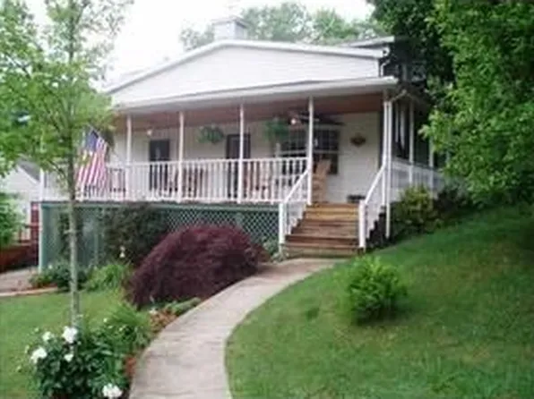 97 Fortieth St, Nitro, WV 25143