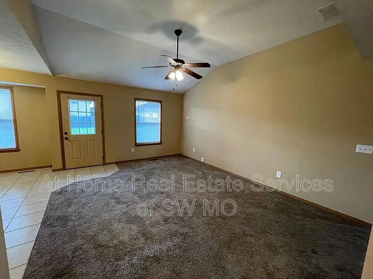 5543 W David — Photo 2