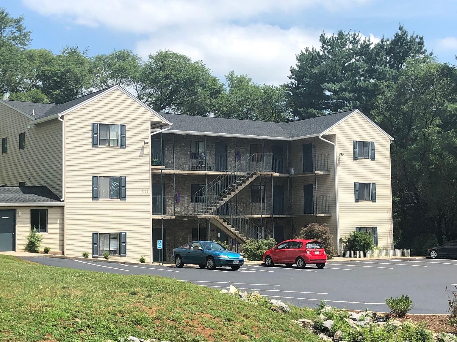 1726 Rutrough Rd SE APT 6, Roanoke, VA 24014 | Zillow