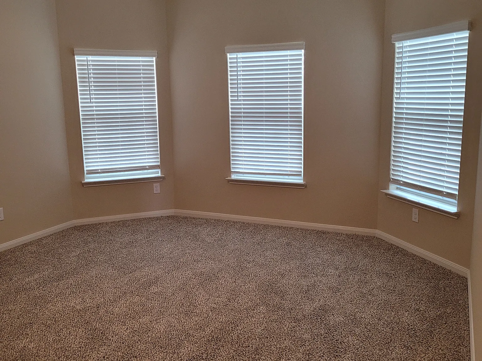 4 bed, 2210 sqft, $2,250 — Photo 4