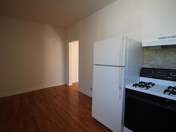 4th image of 2316 N California Ave