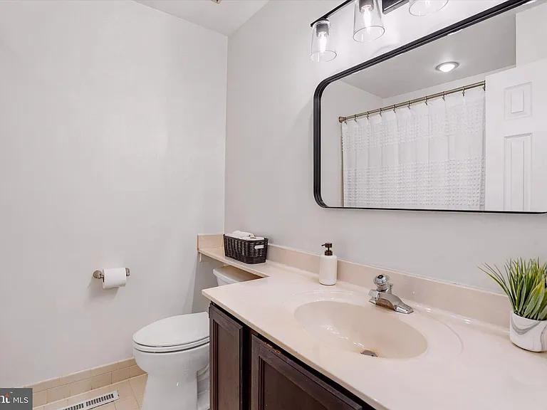 706 Andover Ct — Photo 23