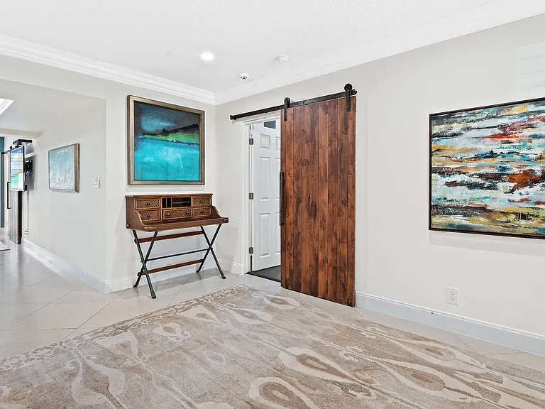 2200 NE 36th St — Photo 15