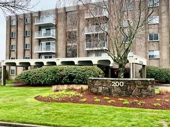 200 Hoffman Ave APT 106, Cranston, RI 02920