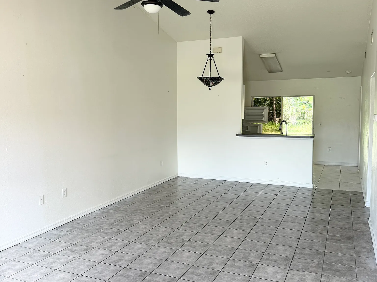 33 Flamingwood Ln #B — Photo 3