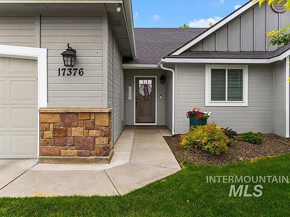 3rd image of 17376 N Midsummers Ln