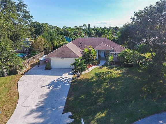 2nd image of 1040 SW Gardens Blvd