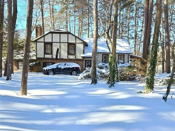 109 Wolfetrail Rd, Greensboro, NC 27406